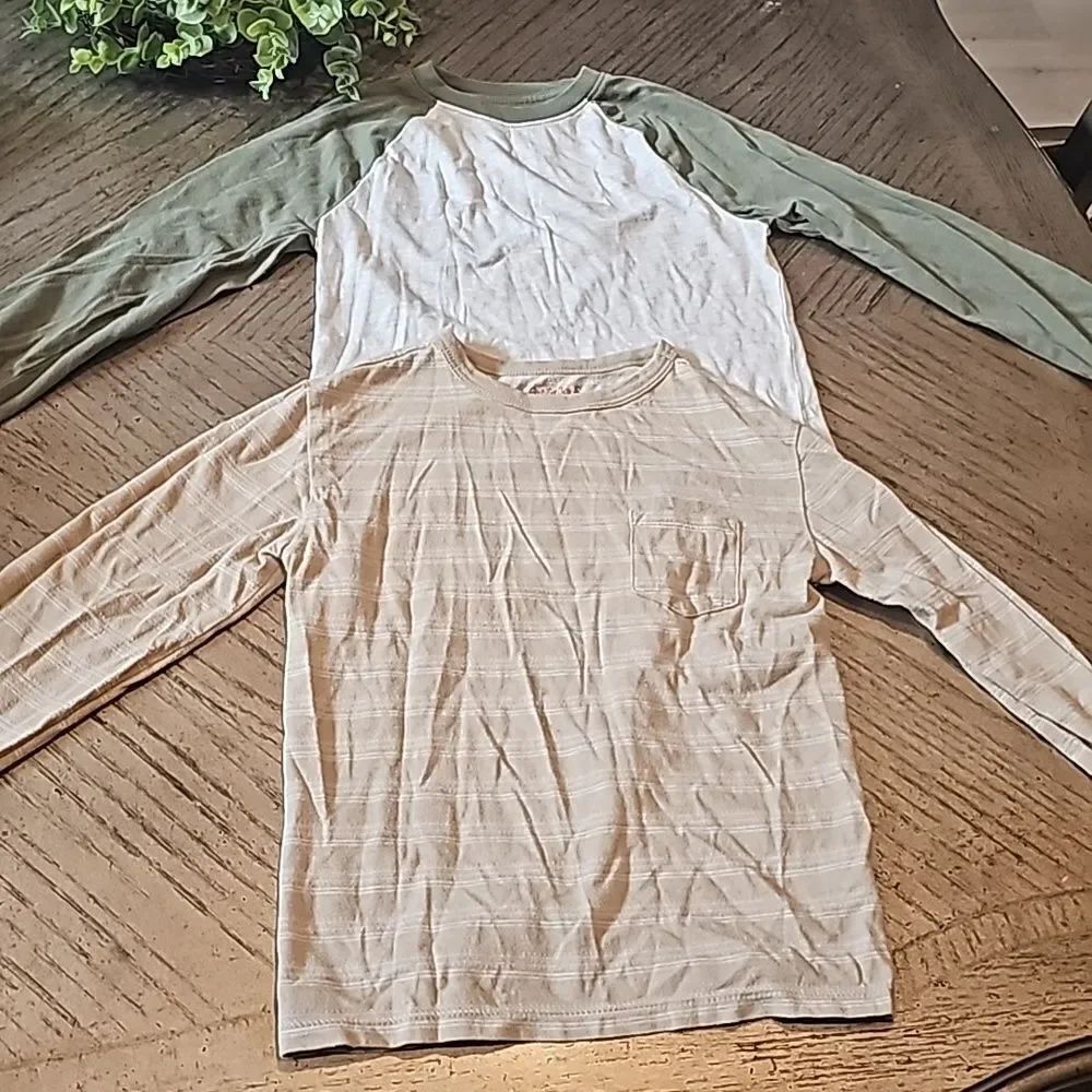 Long sleeveโshirts size Sโ6/7